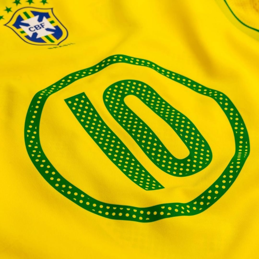 2004 BRAZIL HOME JERSEY – RONALDINHO 10 - Retro Soccer Jersey